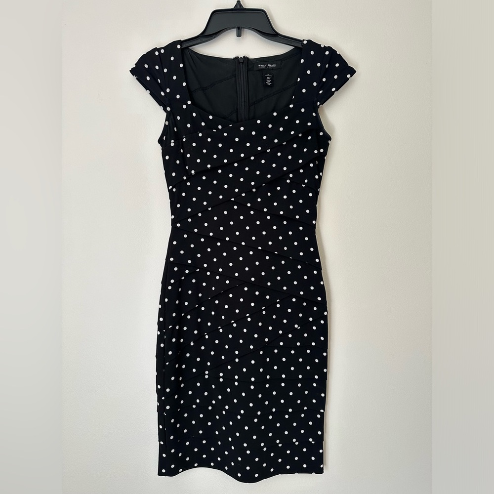 White House Black Market Size0 B&W Polkadot Form Fitting Dress with Cap Sleeves